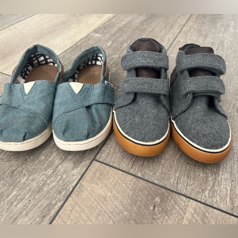 Toddler boys shoes 2 pairs
